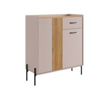 Доминика с ящиком