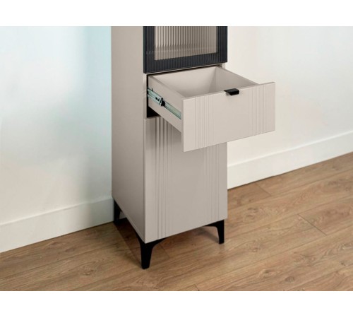 Шкаф 1 дв Рич со стеклом, кашемир/фрапучино матовый/черный